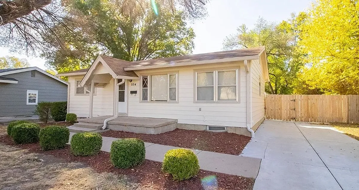 Building Photo - 554 S Circle Dr