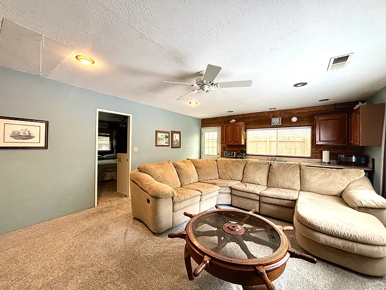 211 Earl Ct — Photo 15