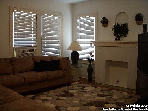 5th image of 1118 E Highland Blvd