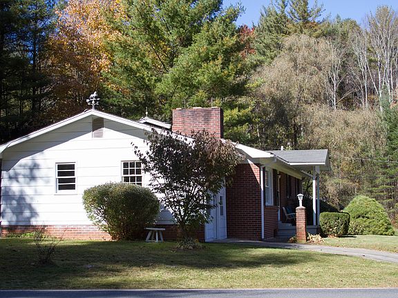 2nd image of 300 E. Mill Creek Rd.
