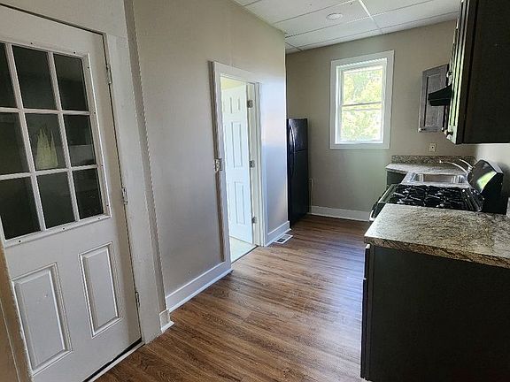 3rd image of 1624 W Genesee St APT 1