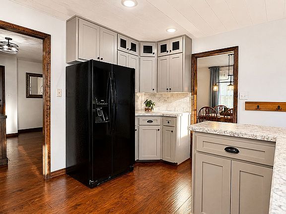 5th image of 2819 Ridgewood Dr