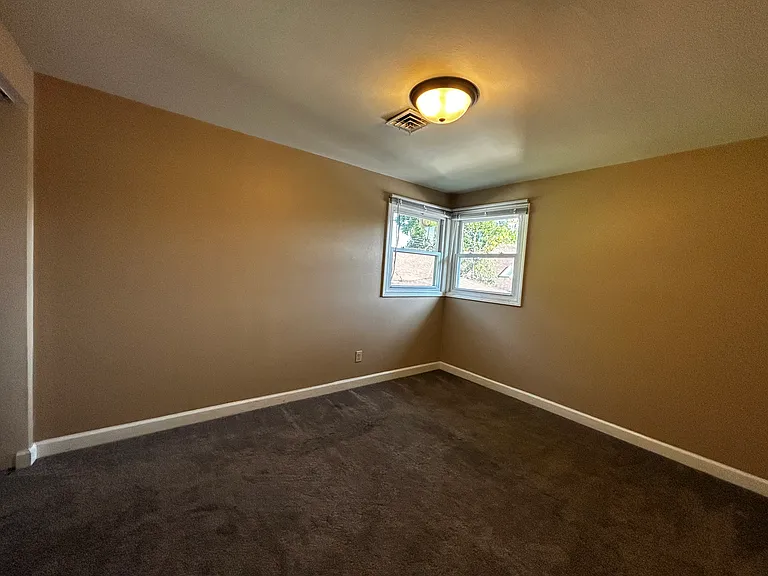 2400 Oregon St #2 — Photo 7