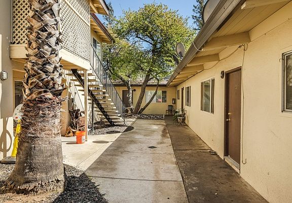 5th image of 1752 Bell St APT 4