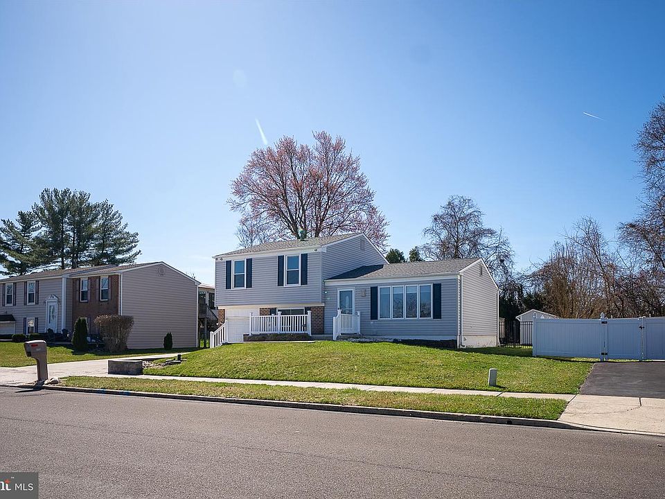 1st image of 3221 Claridge Rd