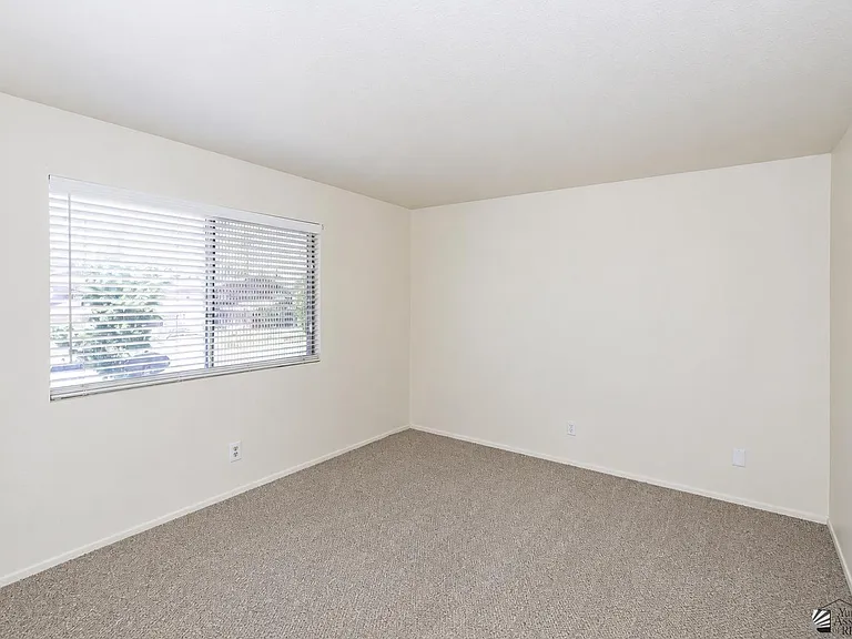 1242 W 20th Pl — Photo 7