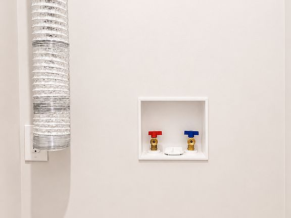 5th image of 318 W Runyon St Floor 3