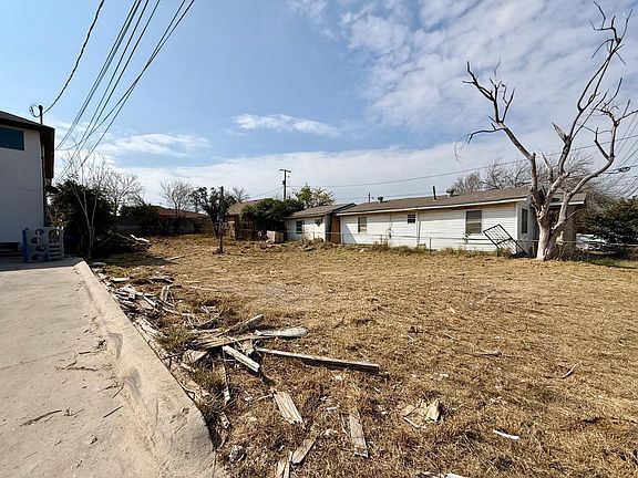 5th image of 1003 E Lyon St