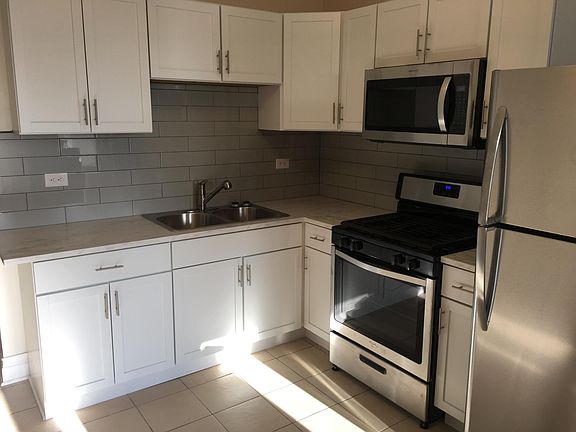 4th image of 2818 N Spaulding Ave #2