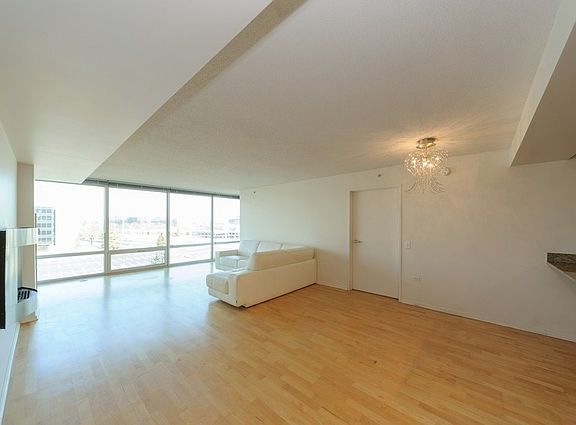 4th image of 9725 Woods Dr Unit 618