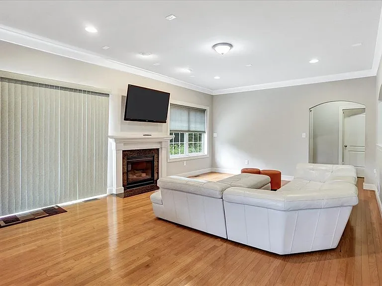 478 Barbara Dr — Photo 7