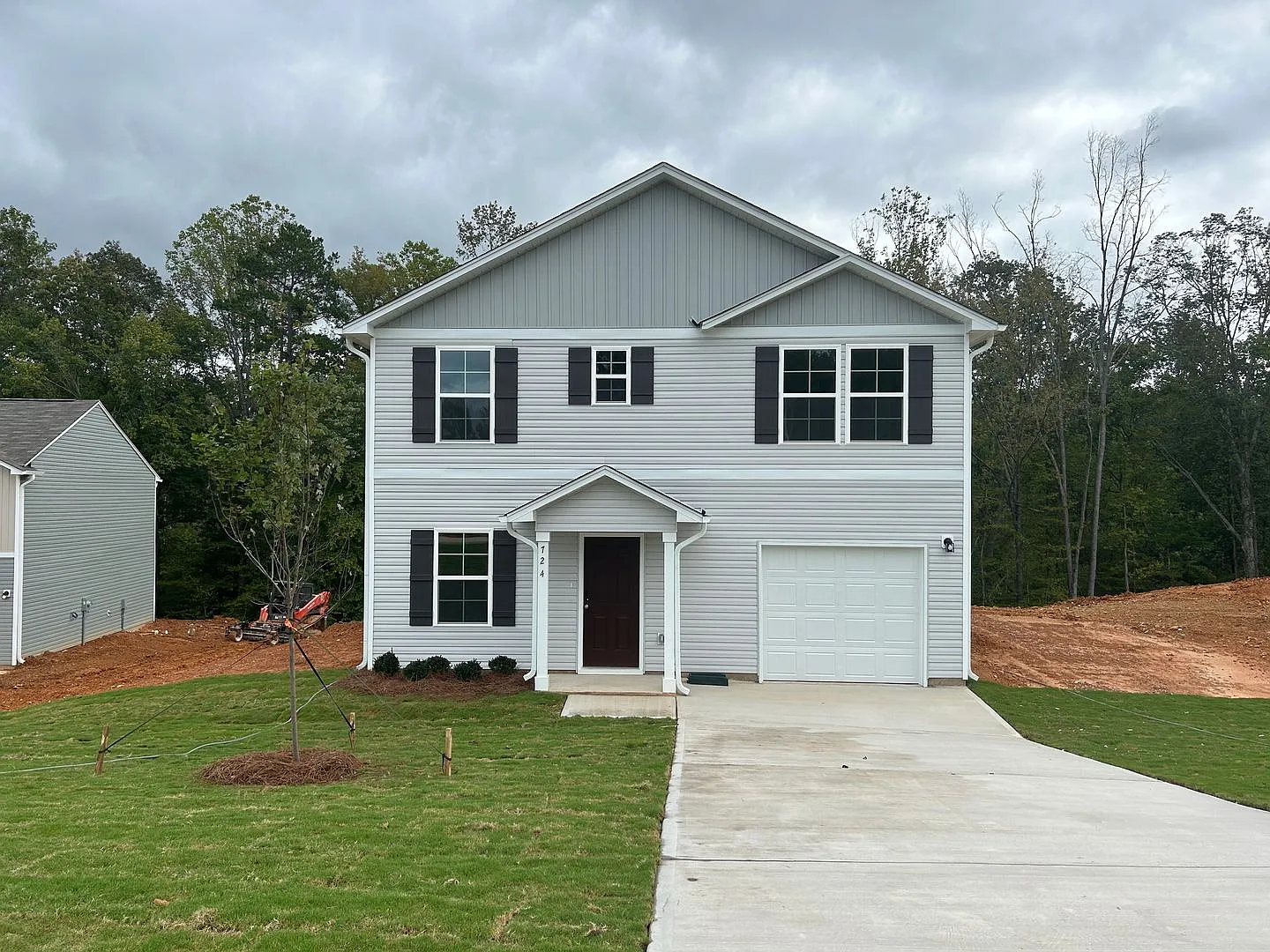 Brand NEW Two-Story 4 bedroom 2.5 bath Home in Asheboro with 1 car garage/Flex room — Photo 2