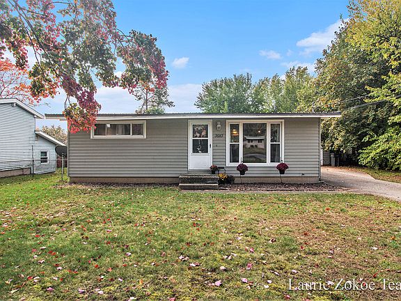 3rd image of 3683 Balsam Ave NE