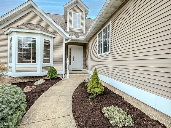 2nd image of 104 Wynewood Pl