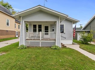 906 S 22nd St, Manitowoc, WI 54220