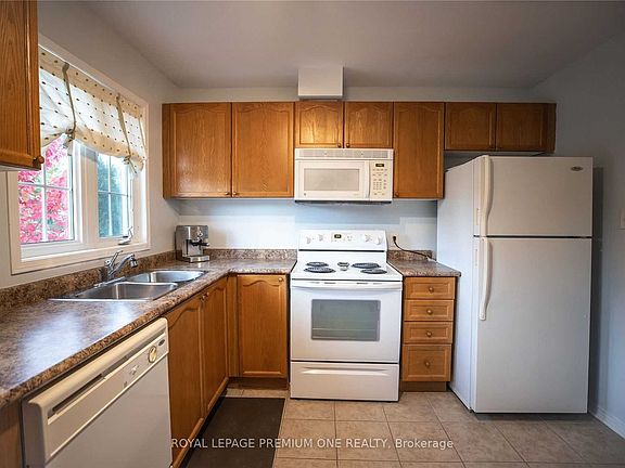 5th image of 11 Royalton Ln #11