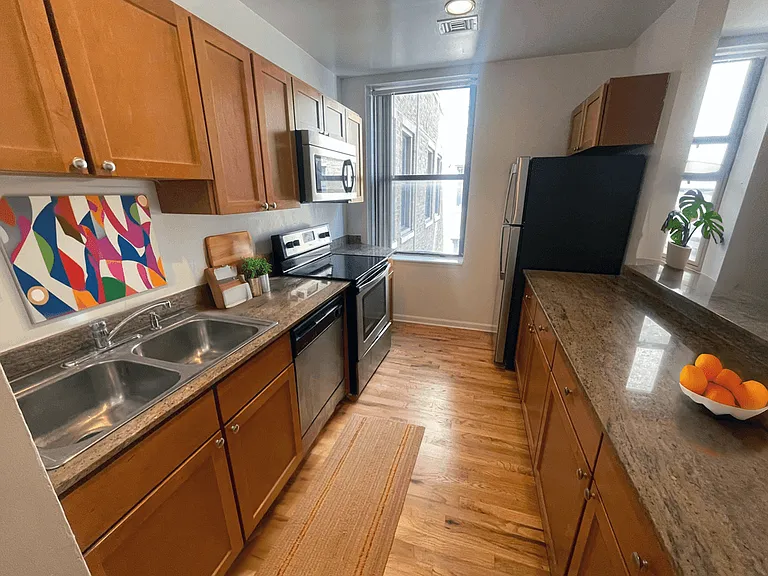 Sheridan Plaza - 4607 N Sheridan Rd — Photo 5