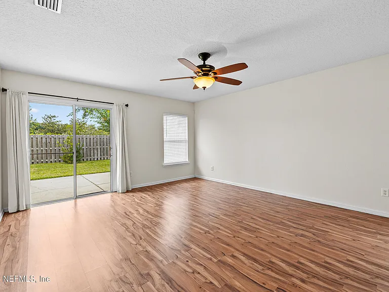 136 Brookfall Dr — Photo 3