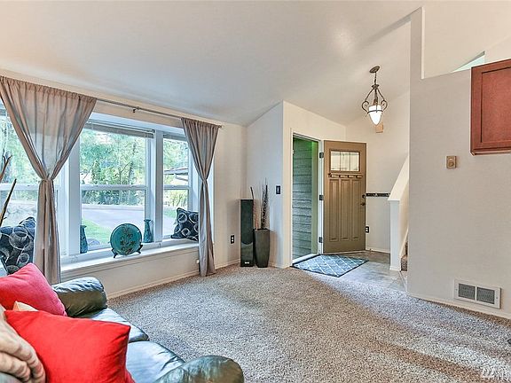 4th image of 18712 65th St E
