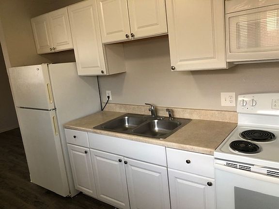 3rd image of 1588 Macon St #203