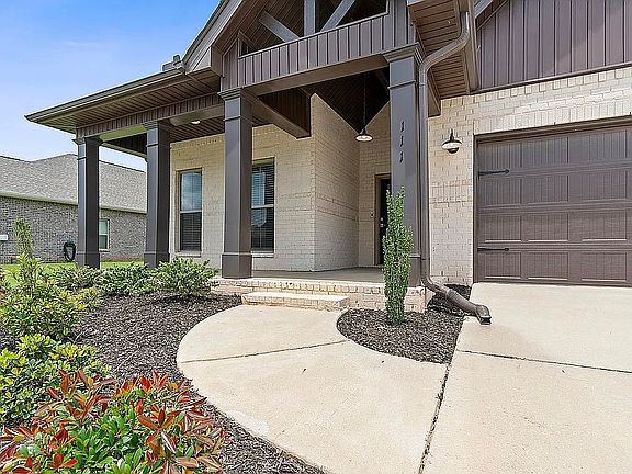 Beautiful landscaped front 