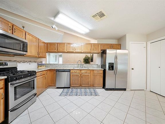 5th image of 4023 Lotus Dr