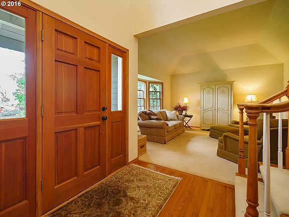 5th image of 201 NE Hillwood Dr