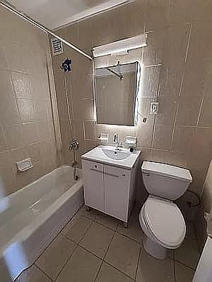 3rd image of 950 E 14th St