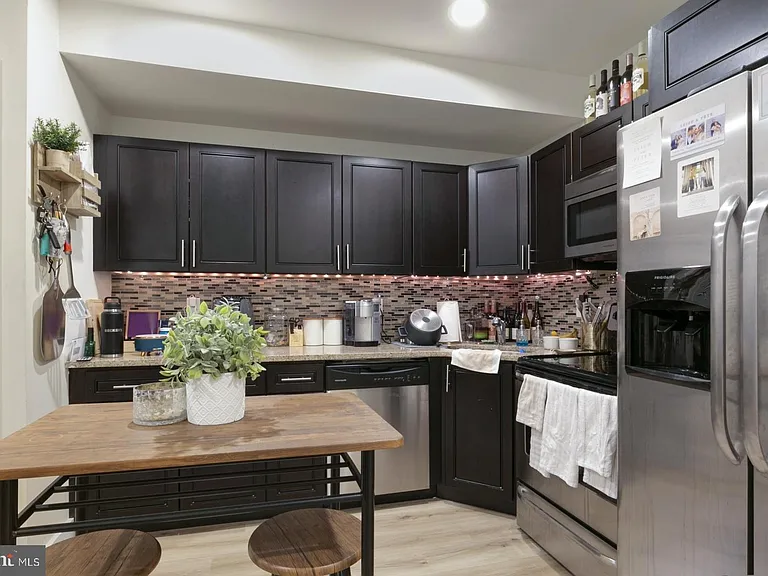 1228 N 25th St #6 — Photo 1