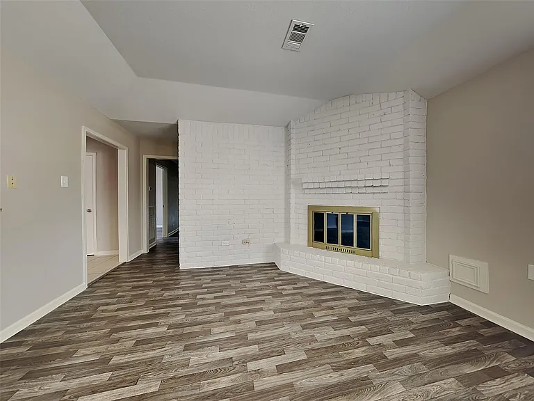 16007 Brookford Dr — Photo 2