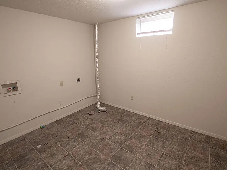 1007 W Ash St — Photo 29