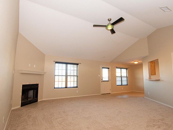 4th image of 814 Fisher St
