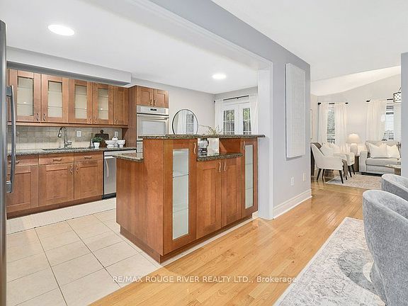 5th image of 176 Bathgate Cres
