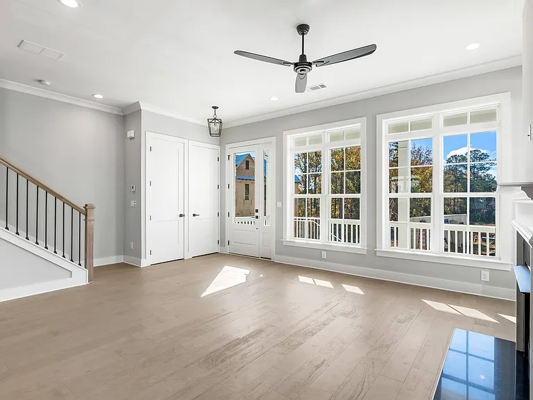 2035 Parkside Ln — Photo 11