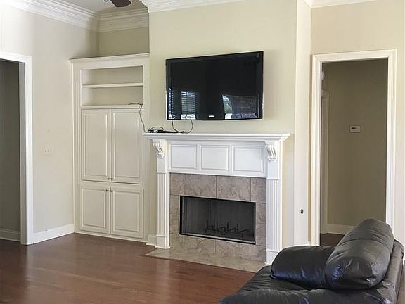 4th image of 9068 Foxgate Dr