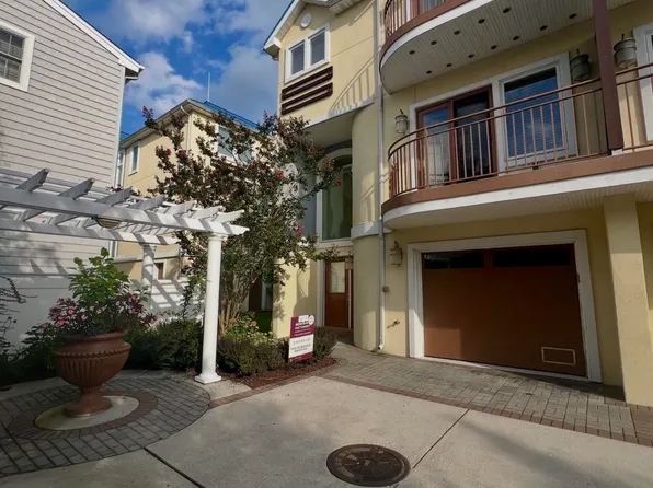 223 N Washington Ave APT 2B, Margate, NJ 08402