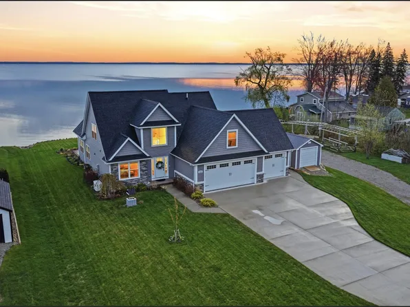 4868 W Houghton Lake Dr, Houghton Lake, MI 48629