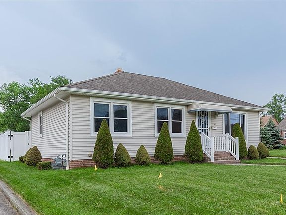 3rd image of 11967 Blossom Ave