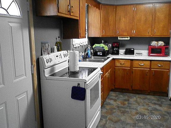 5th image of 801 Hubert Ave