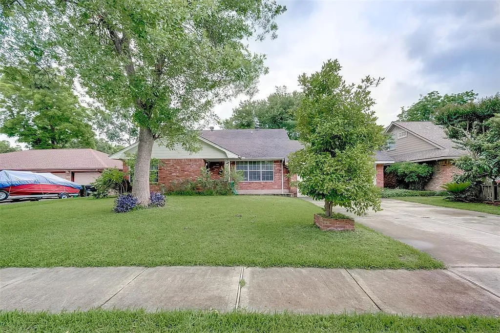4 bed, 2.5 bath, 1579 sqft, $2,300 — Photo 2