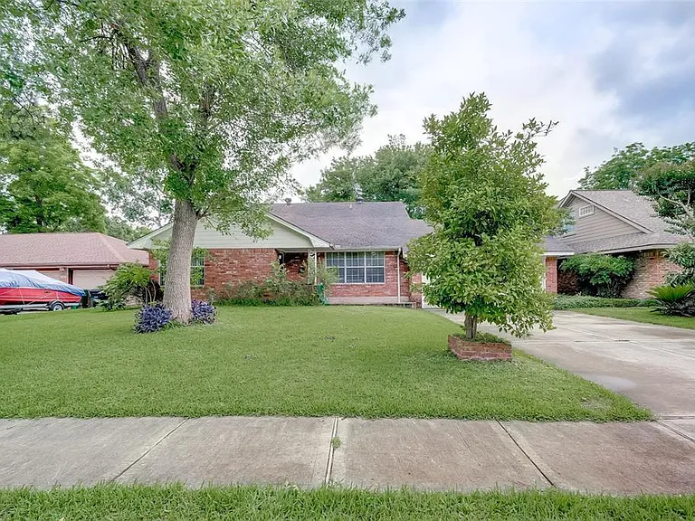 5917 Jason St — Photo 2