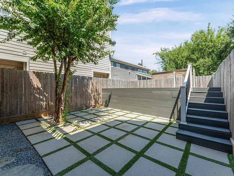 2201 Crocker St — Photo 34