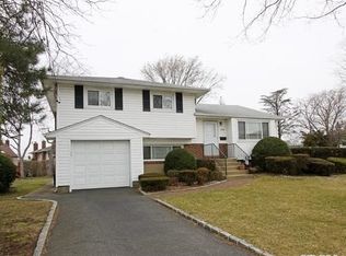2720 Navy Ct, Bellmore, NY 11710