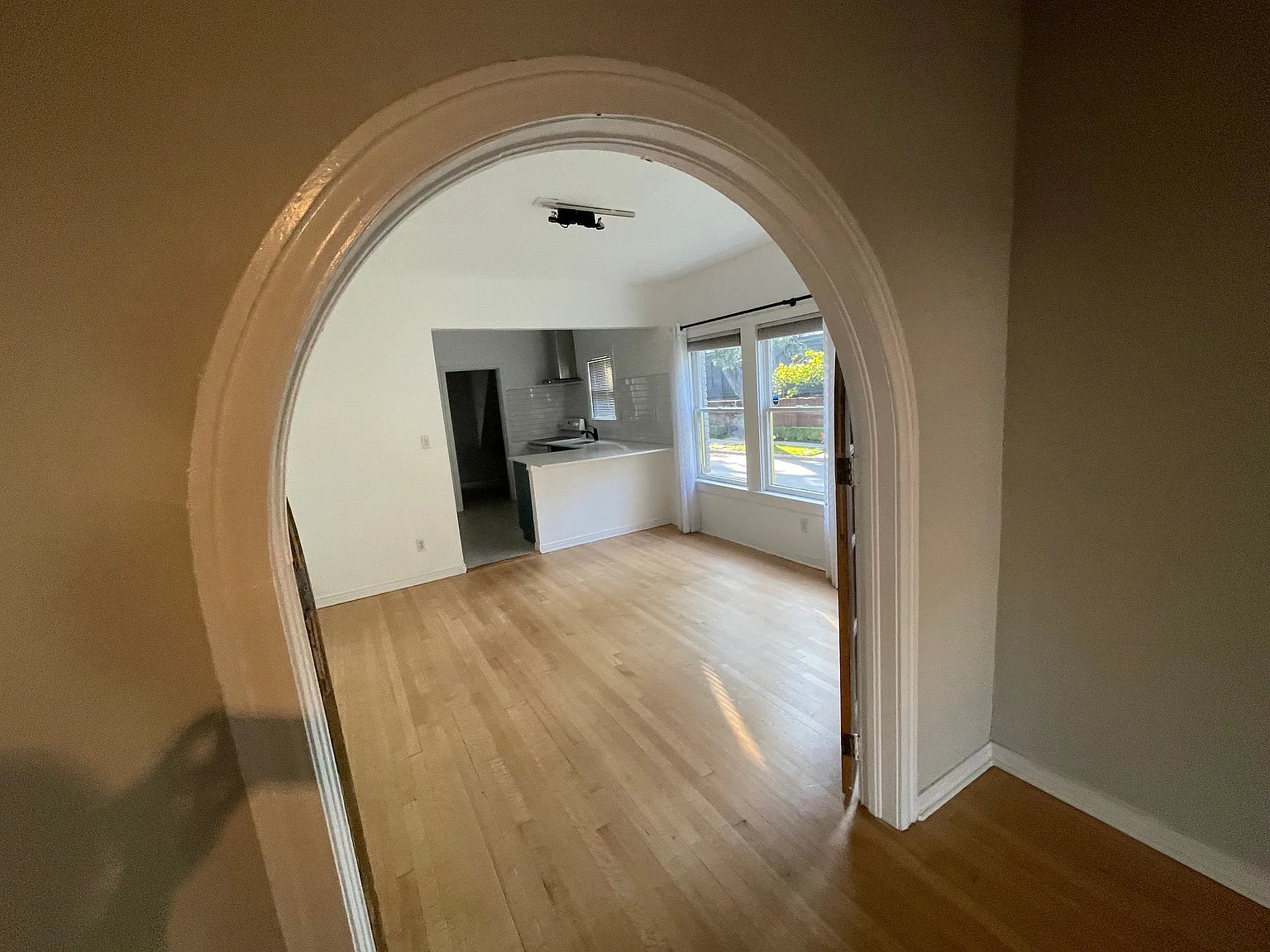 2 bed, 1450 sqft, $2,700 — Photo 3