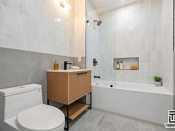 5th image of 3092 Farragut Rd #3A