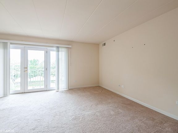 5th image of 910 Swan Dr Unit 2-B