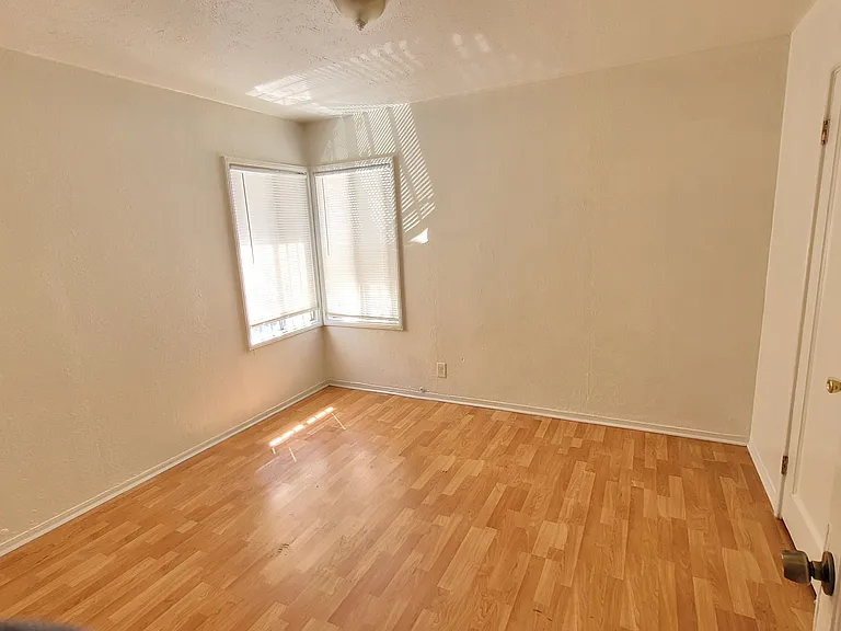 5825 Harmon Ave — Photo 4