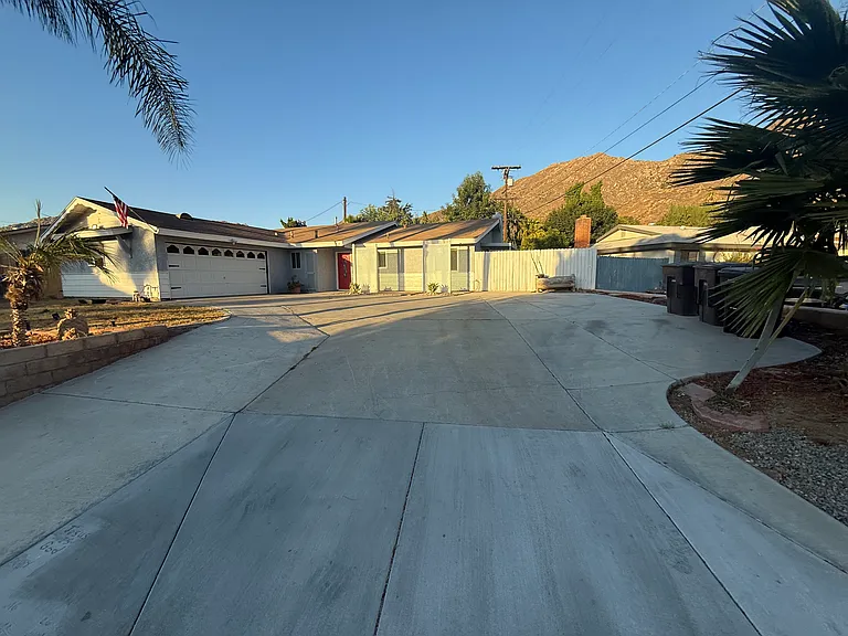 4 -5 cars can fit in the extended driveway.