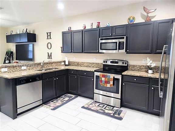 4th image of 11887 SW 150th Pl #Townhouse 11887