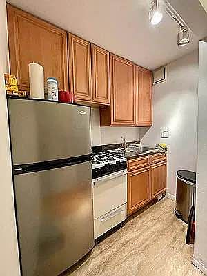 4th image of 1450 1st Ave #3F